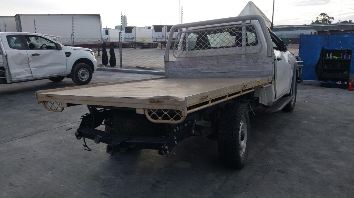 Toyota hilux tray mud flaps deals
