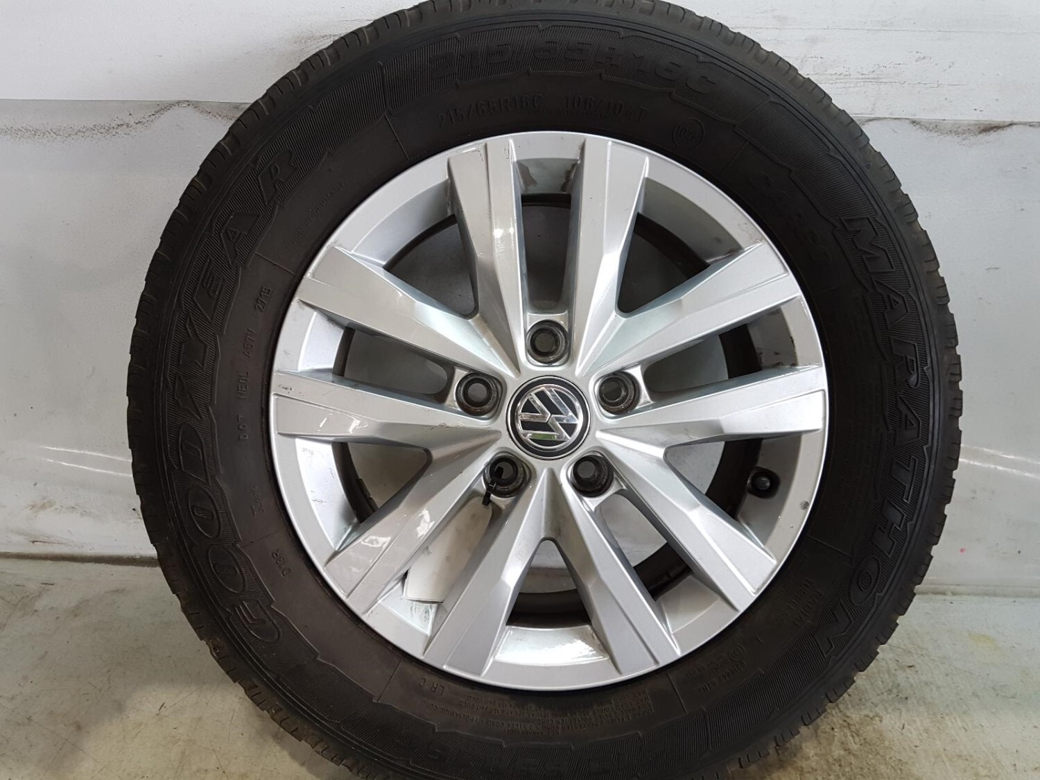 VOLKSWAGEN TRANSPORTER T6 16 X 6.5 INCH ALLOY WHEEL WITH 215/65/16 TYRE