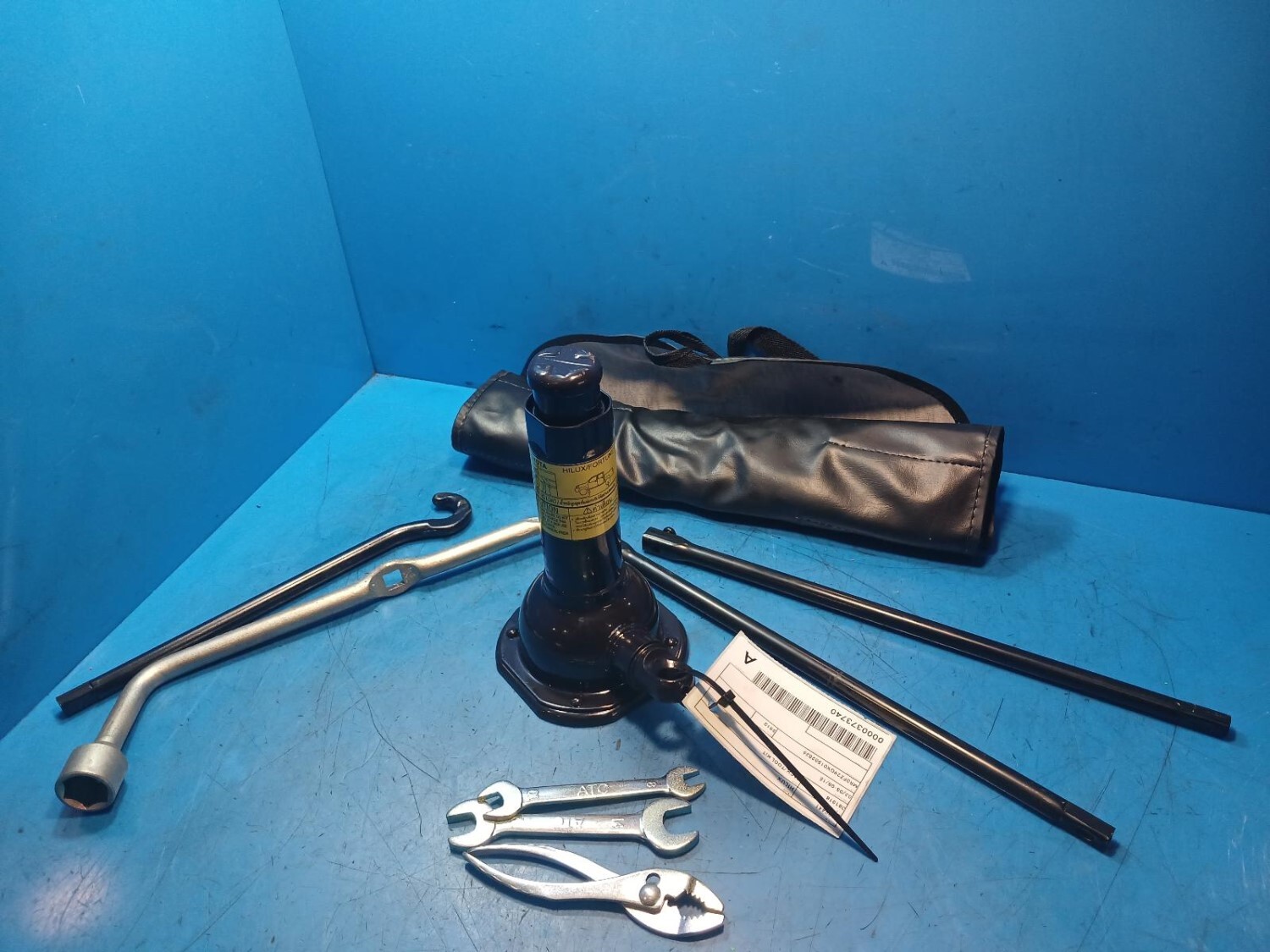 Toyota Hilux Jack Tool Kit For Sale Wholesale Car Parts