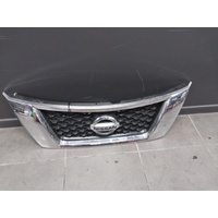 Nissan Pathfinder R52  Radiator Grille