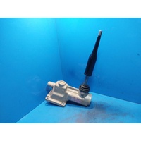 Toyota Hilux, Manual T/M Gear Shifter