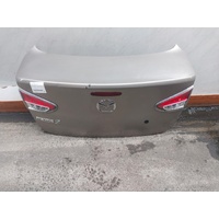 Mazda 2 De Series, Bootlid