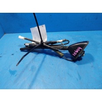 Toyota Hilux Centre Roof Mounted Antenna