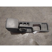 Nissan Navara D40, Console
