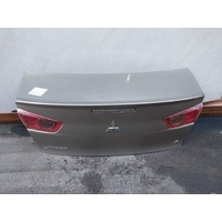 Mitsubishi Lancer Cj, Bootlid