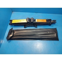 Nissan Navara Np300  Jack Tool Kit