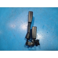 Holden Commodore Vf Sedan Left Rear Seat Belt Stalk Only