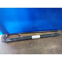 Jeep Grandcherokee Wk Pair Of Tailgate Struts
