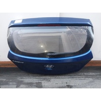 Hyundai Accent Rb, Tailgate