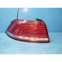 Volkswagen Passat Left Taillight In Body
