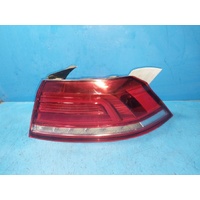 Volkswagen Passat Right Taillight