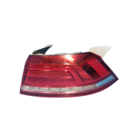 Volkswagen Passat Right Taillight