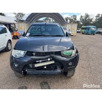 Mitsubishi Triton Mn Owners Handbook