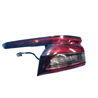 Nissan Qashqai J12, Left Taillight In Body