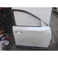 Nissan Pathfinder R52 St-L/Ti Right Front Door