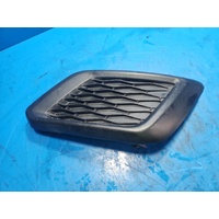 Nissan Xtrail T32 Right Indicator Bumper Foglamp Surround