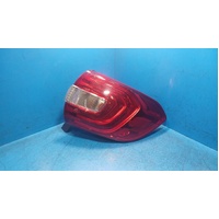 Ford Everest Ua Right Taillight In Body