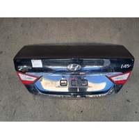 Hyundai I45 Yf, Bootlid