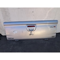 Mitsubishi Triton Mn, Tailgate