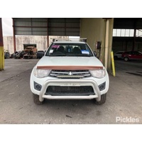 Mitsubishi Triton Ml-Mn Right Guard