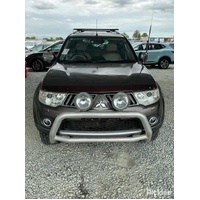 Mitsubishi Challenger Kh/Pb  Right Radiator Grille