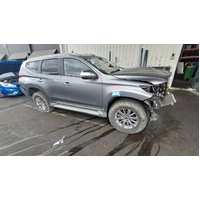 Mitsubishi Pajero Sport Qe Right Rear Door Window Regulator And Motor Assembly